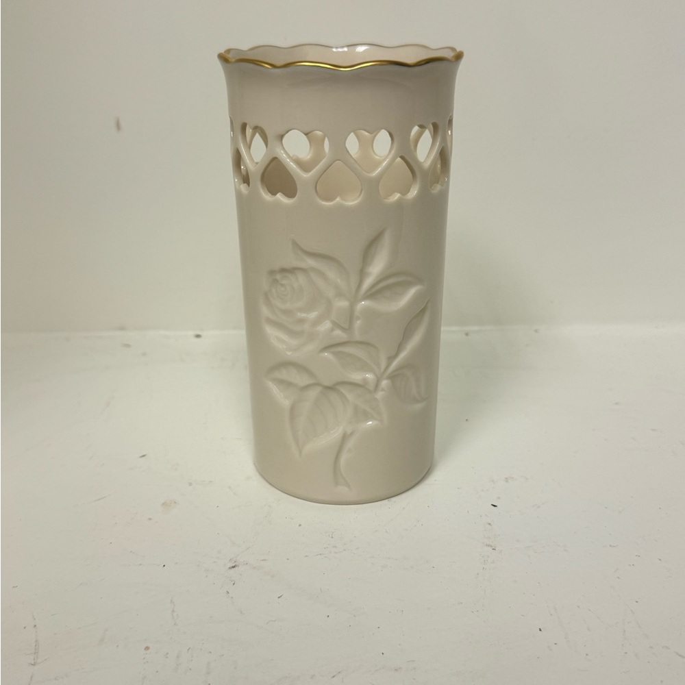 Lenox‎ Vase Hearts and Roses Gold Trim